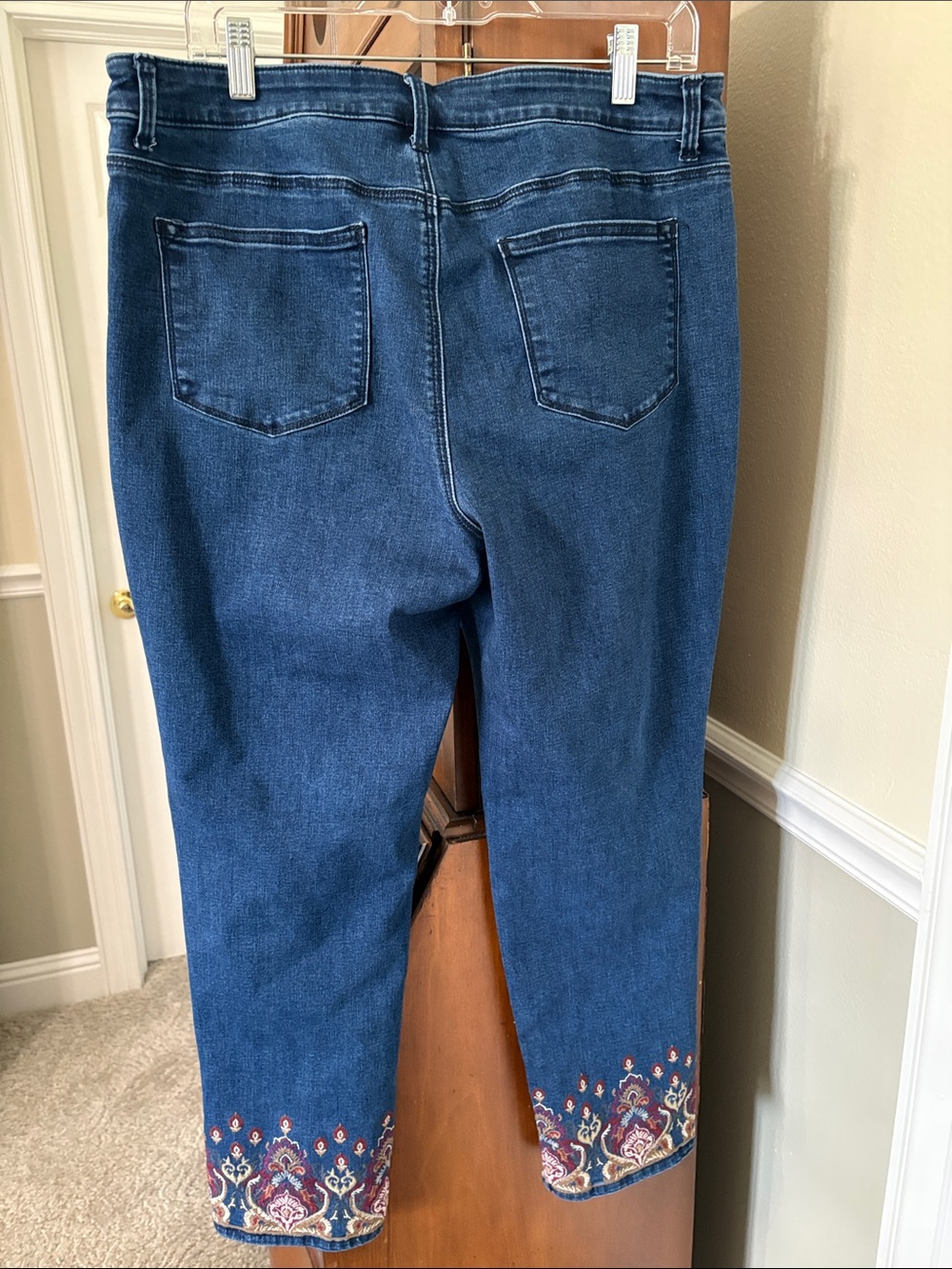 *Chico's Medium Blue Embroidered & Sparkle Girlfriend Slim Leg Ankle Jeans BOHO - Picture 2 of 9